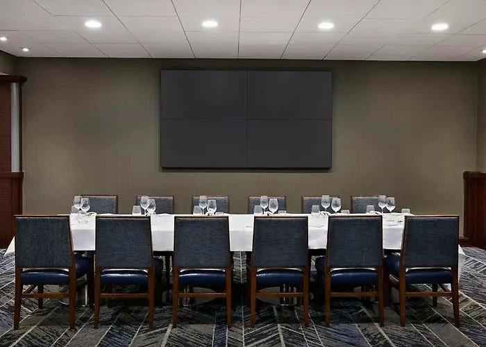 Hilton Chicago O'hare Airport Hotel 4*